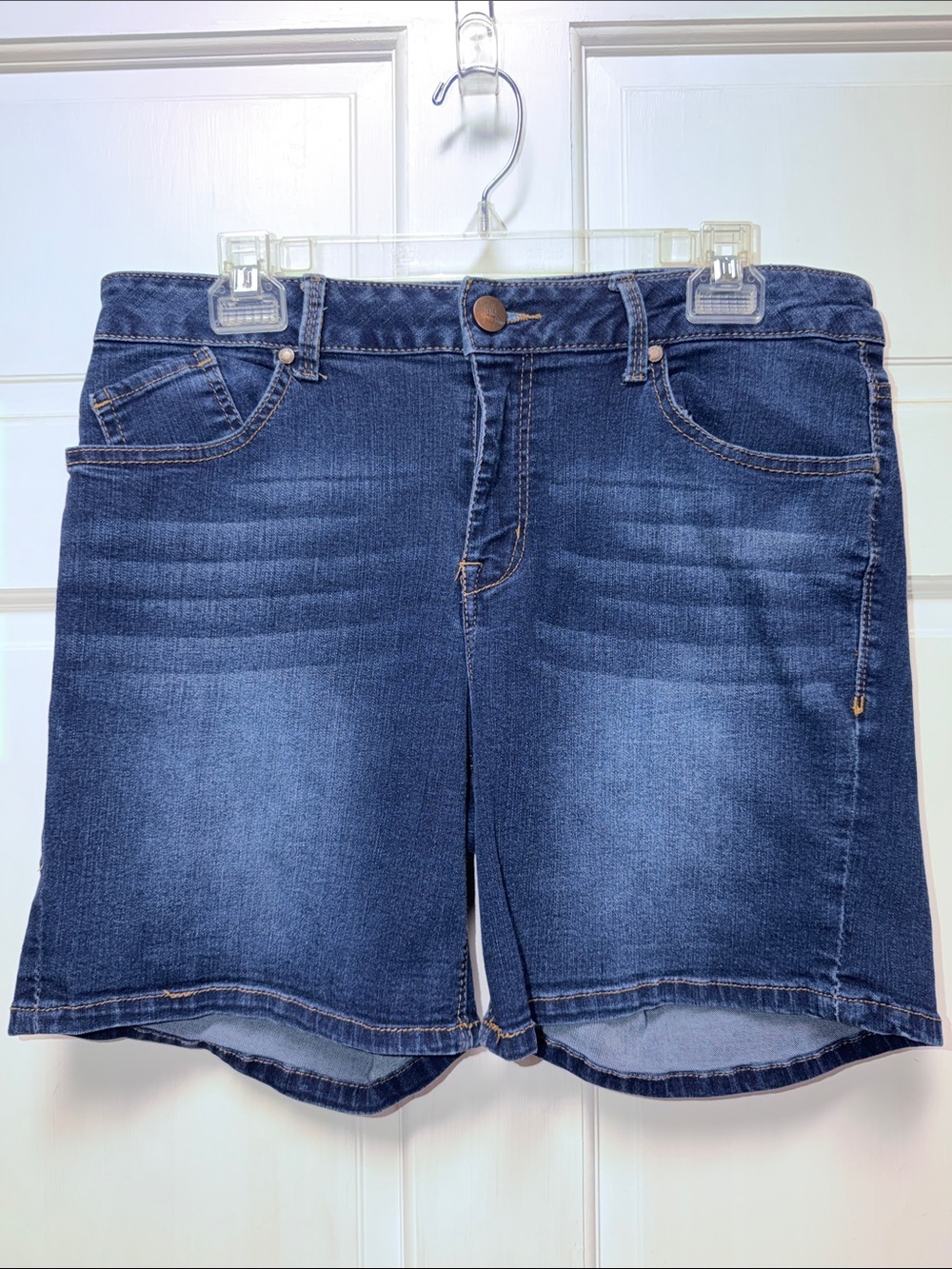 1822 Women's Dark Blue Mid-Rise Denim Shorts